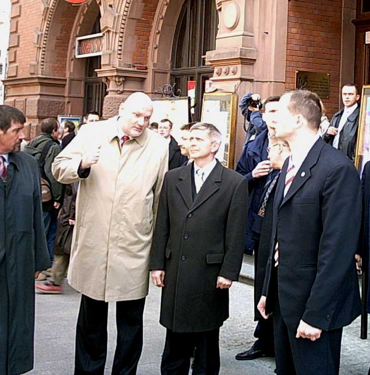 Ryjemy glebę: Belka orze nadal