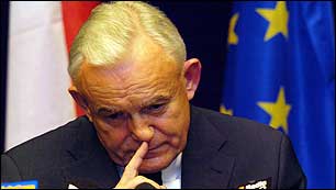 Leszek Miller uciekł z kraju?