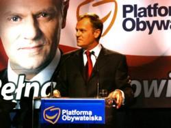 Donald Tusk pracuje...