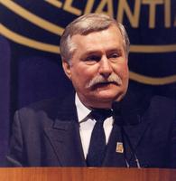 Wałęsa w imieniu 10 krajów