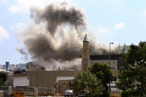 Zmasowany atak Izraela