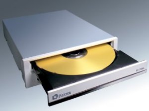 Coraz więcej nagrywarek DVD, co raz więcej piratów