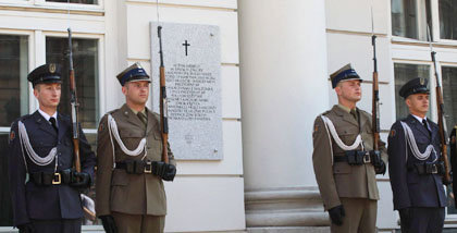 Tablica ku czci żywych ludzi