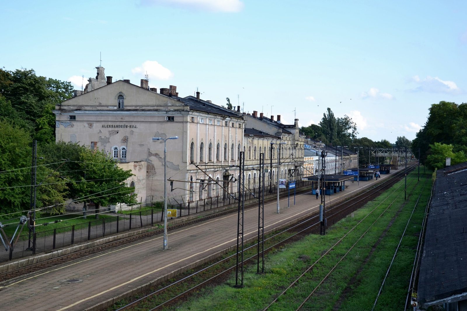 Dworzec w Aleksandrowie Kujawskim, początek siedmiokilometrowej linii do Ciechocinka. Fot. Dawid9999 / Wikimedia Commons, CC BY-SA 3.0