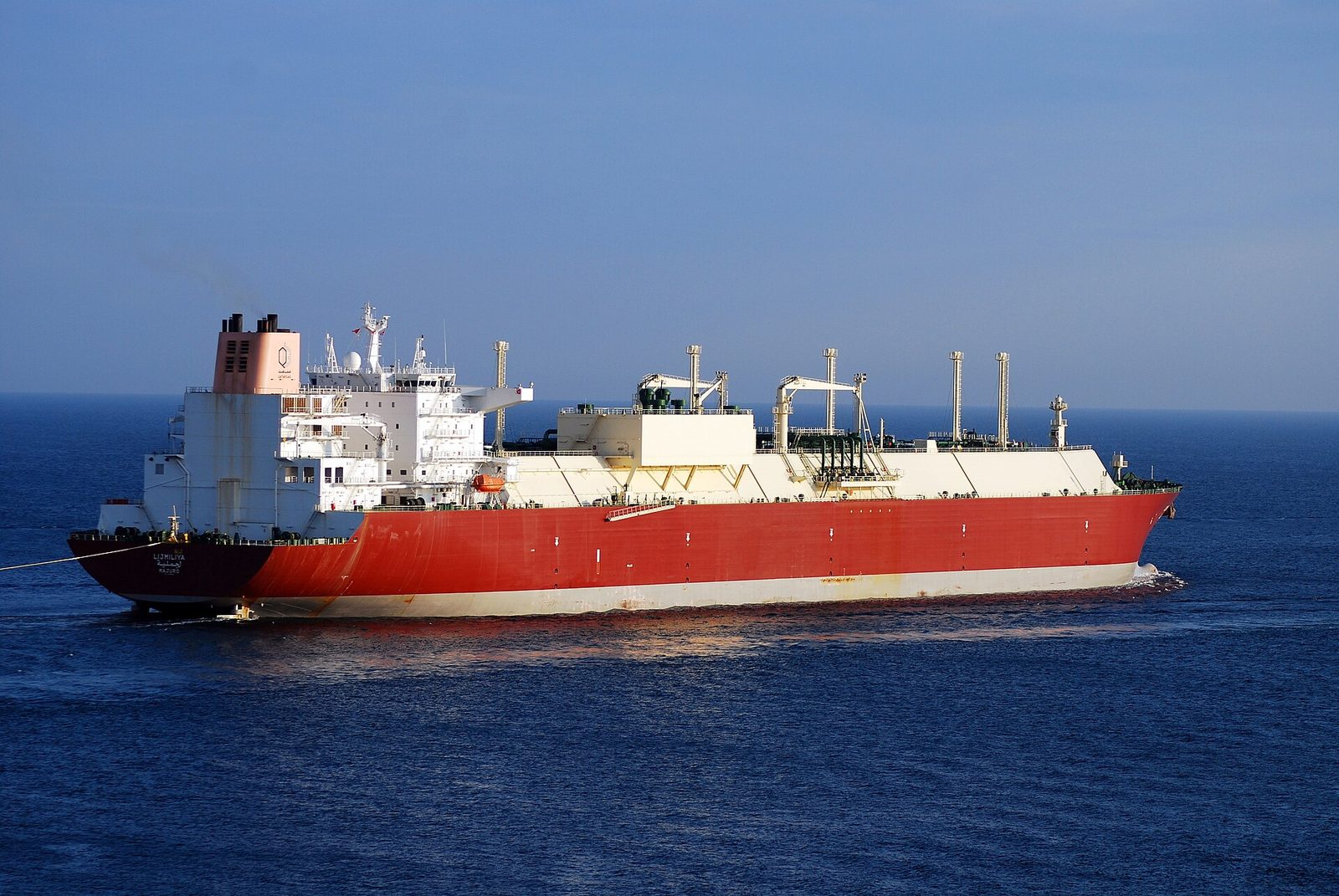 Metanowiec Lijmiliya floty QatarGas. Katar odpowiada za mniej więcej jedną piątą światowych dostaw LNG. Fot. devopstom / Wikimedia Commons, CC BY-SA 2.0