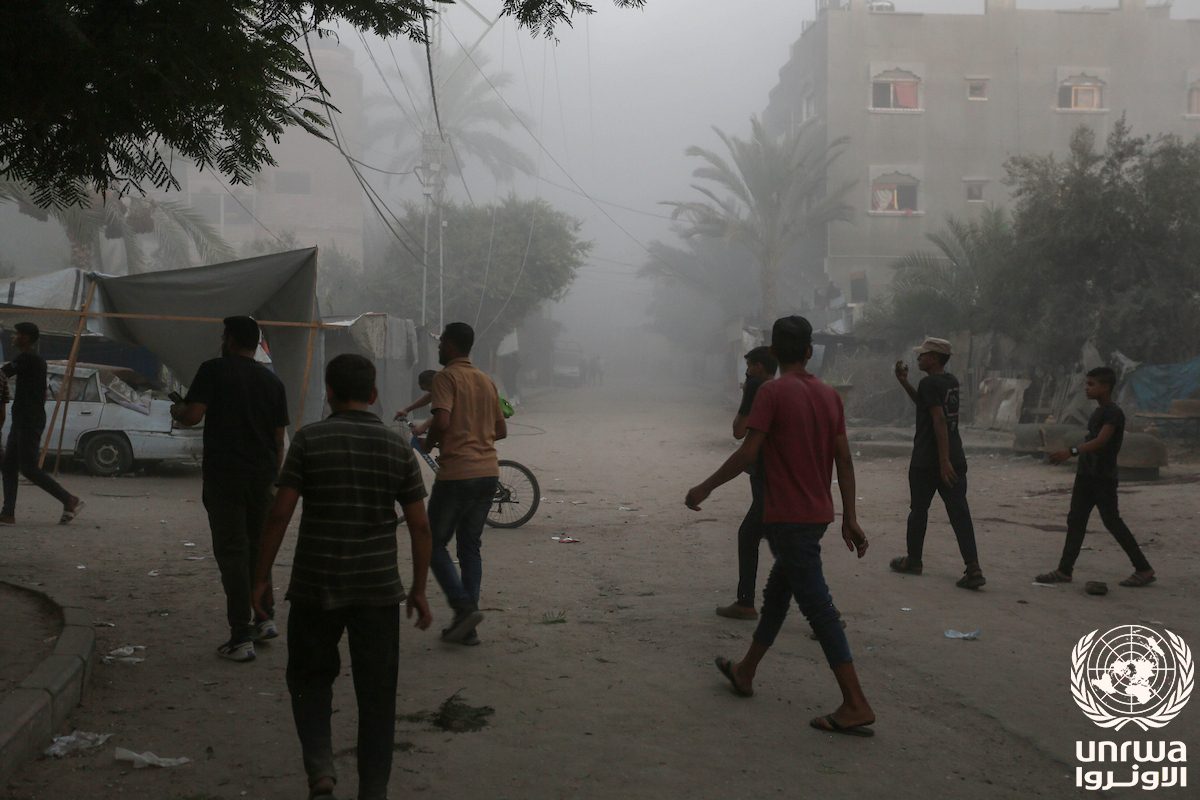 Ulica w Deir el-Balah po izraelskim nalocie, sierpień 2024. Fot. Ashraf Amra/UNRWA / Wikimedia Commons, CC BY-SA 3.0 IGO