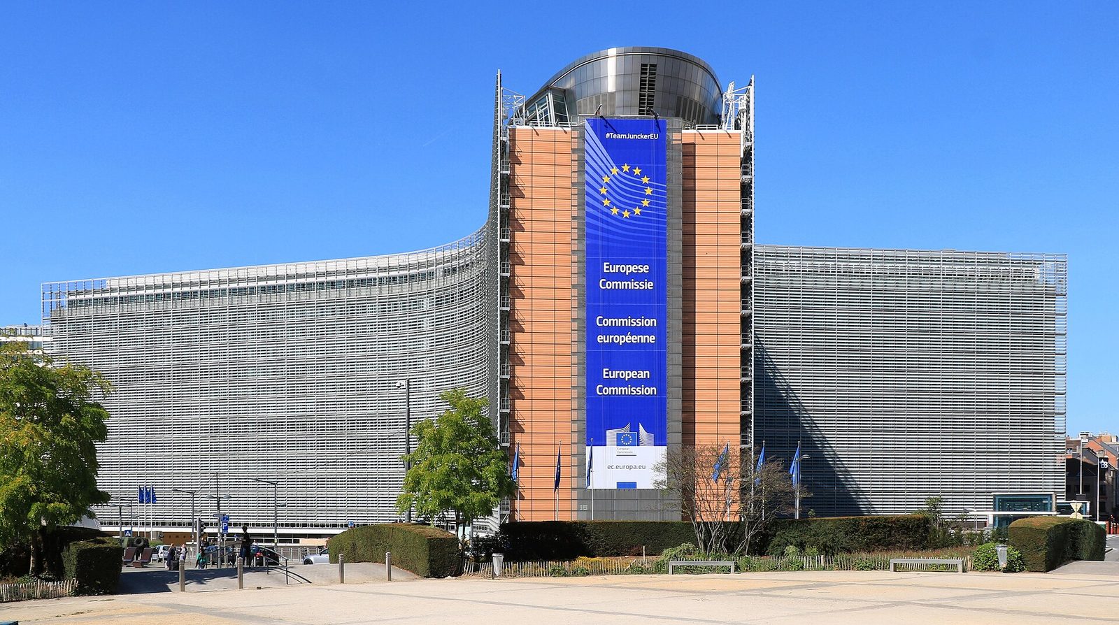 Budynek Berlaymont w Brukseli, siedziba Komisji Europejskiej. Fot. EmDee / Wikimedia Commons, CC BY-SA 4.0